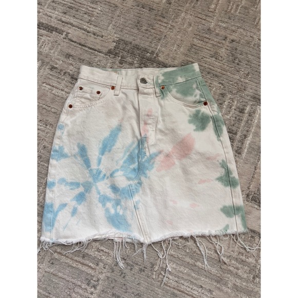 Levi's Premium Denim Skirt W25 Tie Dye Frayed Hem Mini Skirt Button Fly - Picture 1 of 16